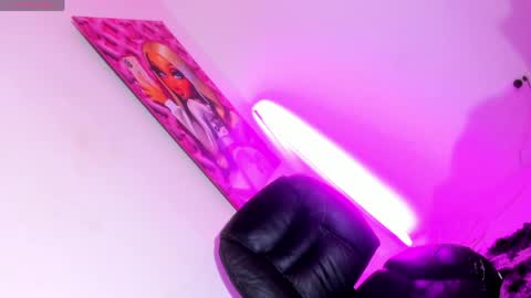 Snapshot of julieta_princess_ chatting on May 24, 4:45 pm online show from May 24, 4:45 pm
