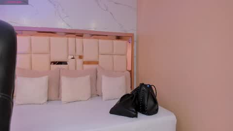     online show from April 8, 9:37 pm