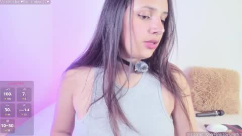 Snapshot of julieth1_ chatting on October 2, 4:03 pm  . online show from October 2, 4:03 pm