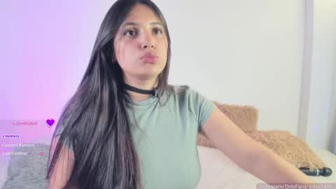 Snapshot of julieth1_ chatting on October 3, 4:59 pm  . online show from October 3, 4:59 pm