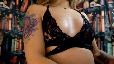 Snapshot of julietta__jackson chatting on January 30, 1:55 am Julietta Jackson online show from January 30, 1:55 am