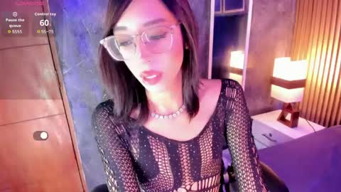   J U L L I E T A F O X   online show from April 18, 5:00 am