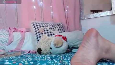 Snapshot of juliette_ponce chatting on January 7, 6:27 am juliette online show from January 7, 6:27 am