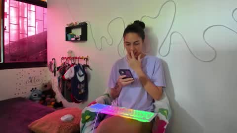 Snapshot of juliette_sweet05 chatting on October 3, 5:10 pm juliette online show from October 3, 5:10 pm