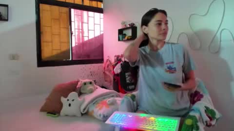 Snapshot of juliette_sweet05 chatting on October 10, 2:49 pm juliette online show from October 10, 2:49 pm