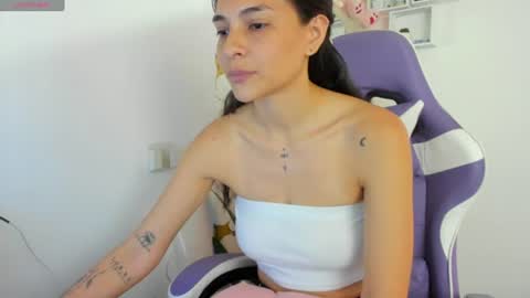 Snapshot of juliette_sweet05 chatting on August 8, 7:05 pm juliette online show from August 8, 7:05 pm