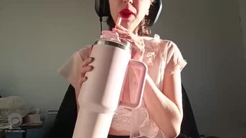 Snapshot of julietxxx03 chatting on May 23, 8:02 pm julietxxx03 online show from May 23, 8:02 pm