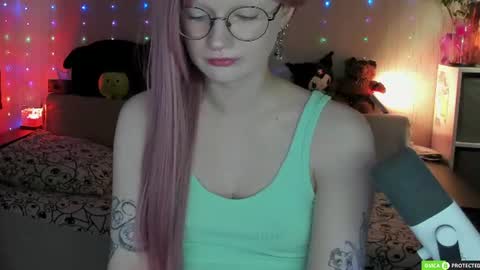 julifisher online show from June 12, 5:39 am