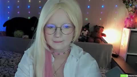 julifisher online show from June 13, 2:53 am