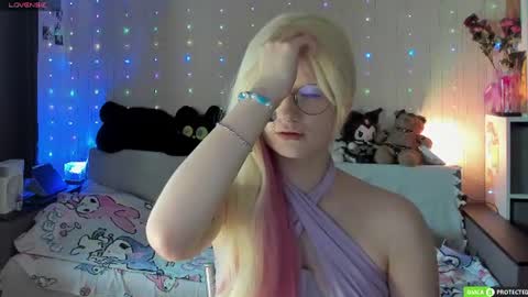 julifisher online show from June 18, 4:57 am
