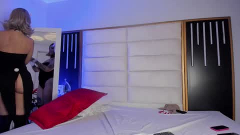 Snapshot of julimonroe19 chatting on February 24, 12:58 pm Juli online show from February 24, 12:58 pm