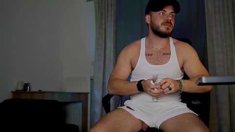 JULiUS   online show from October 22, 7:35 pm