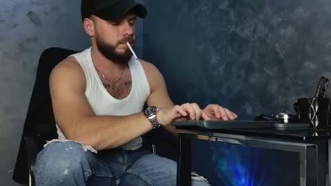 JULiUS   online show from November 23, 7:35 pm