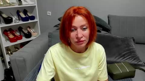 Snapshot of jullia_moor chatting on June 19, 10:57 pm jullia_moor online show from June 19, 10:57 pm