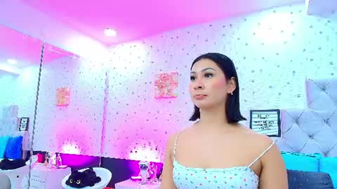 Snapshot of jullietareyes chatting on June 15, 11:45 am Julieta Reyes online show from June 15, 11:45 am