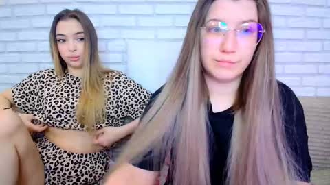 Snapshot of jullymood chatting on March 1, 7:10 am DoubleCherry online show from March 1, 7:10 am