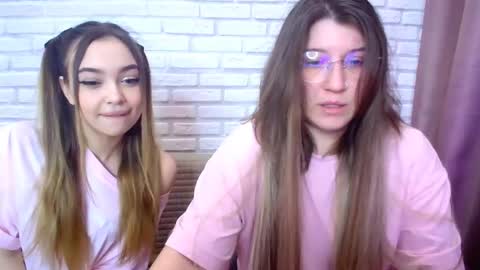 Snapshot of jullymood chatting on March 8, 7:01 am DoubleCherry online show from March 8, 7:01 am