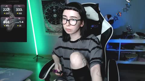 Snapshot of julscinamon chatting on January 14, 7:00 pm Baroness Von Cringe online show from January 14, 7:00 pm