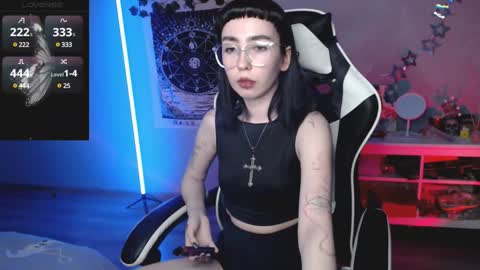 Snapshot of julscinamon chatting on January 25, 7:49 pm Baroness Von Cringe online show from January 25, 7:49 pm