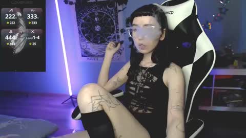 Snapshot of julscinamon chatting on February 10, 4:58 pm Baroness Von Cringe online show from February 10, 4:58 pm