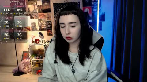 Snapshot of julscinamon chatting on September 11, 2:50 pm Baroness Von Cringe online show from September 11, 2:50 pm