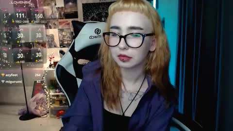 Snapshot of julscinamon chatting on September 13, 3:56 pm Baroness Von Cringe online show from September 13, 3:56 pm