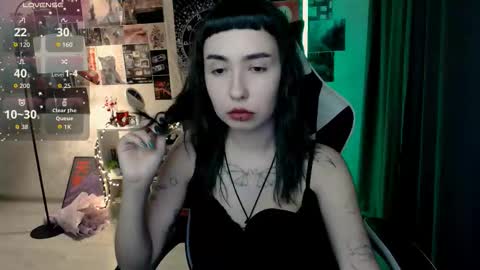 Snapshot of julscinamon chatting on September 22, 5:48 pm Baroness Von Cringe online show from September 22, 5:48 pm