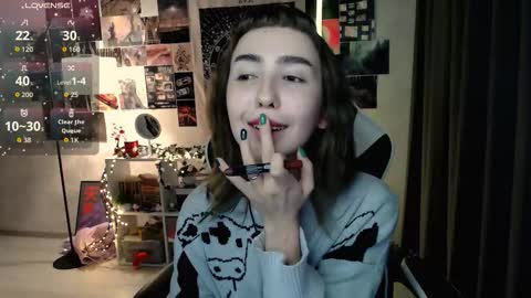 Snapshot of julscinamon chatting on September 30, 5:07 pm Baroness Von Cringe online show from September 30, 5:07 pm