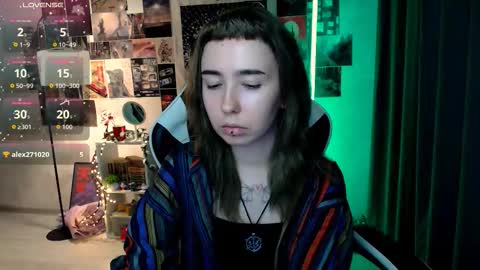 Snapshot of julscinamon chatting on October 1, 3:18 pm Baroness Von Cringe online show from October 1, 3:18 pm