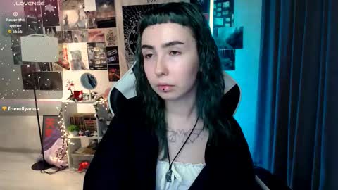 Snapshot of julscinamon chatting on October 10, 6:40 pm Baroness Von Cringe online show from October 10, 6:40 pm