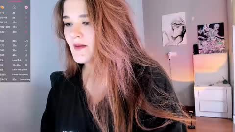 Snapshot of july_slowdive chatting on December 3, 12:06 pm Julie online show from December 3, 12:06 pm