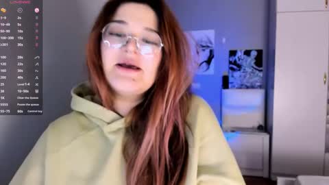 Snapshot of july_slowdive chatting on December 3, 3:11 pm Julie online show from December 3, 3:11 pm