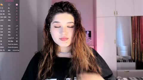 Snapshot of july_slowdive chatting on February 2, 11:30 am Julie online show from February 2, 11:30 am