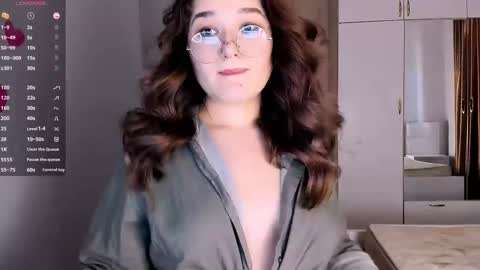 Snapshot of july_slowdive chatting on February 27, 1:28 pm Julie online show from February 27, 1:28 pm