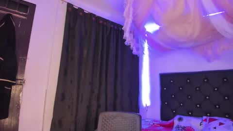 Snapshot of july_smith09 chatting on November 3, 9:27 pm july online show from November 3, 9:27 pm