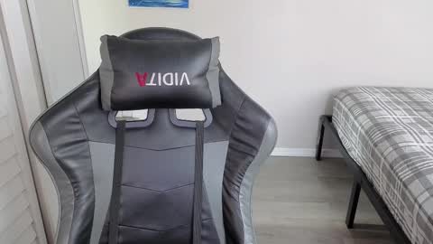 julyclb online show from January 14, 3:06 pm