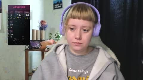 Snapshot of june_shy0 chatting on October 1, 7:03 am June online show from October 1, 7:03 am