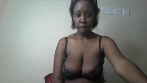 Snapshot of junebeiby chatting on February 28, 10:22 pm queen online show from February 28, 10:22 pm