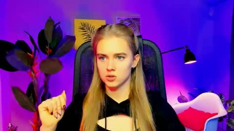 junewoods online show from November 20, 9:20 am