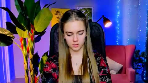 junewoods online show from January 19, 9:24 am