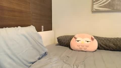 junovaughn online show from November 25, 4:01 am