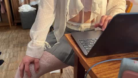 Snapshot of juralen chatting on April 12, 12:43 pm juralen online show from April 12, 12:43 pm