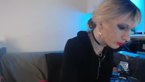 jussijustmust online show from February 5, 7:51 pm