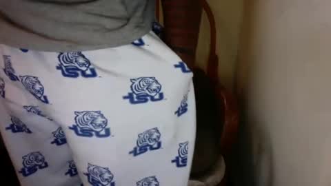 Snapshot of just2real chatting on December 4, 8:40 pm Real online show from December 4, 8:40 pm