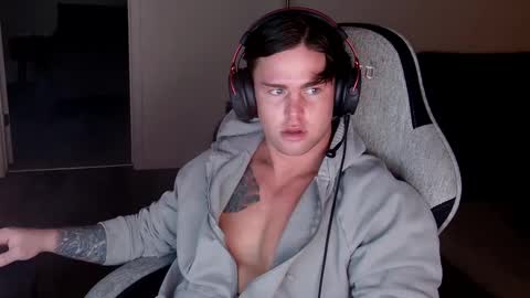 Snapshot of just_jayyyyy chatting on December 3, 3:09 am BlueEyedJayy online show from December 3, 3:09 am