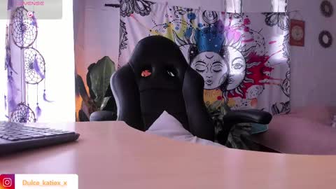 Snapshot of just_katiex chatting on February 13, 1:15 pm Sofia online show from February 13, 1:15 pm