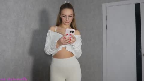 Jenny  Welcome3 online show from January 9, 9:01 am