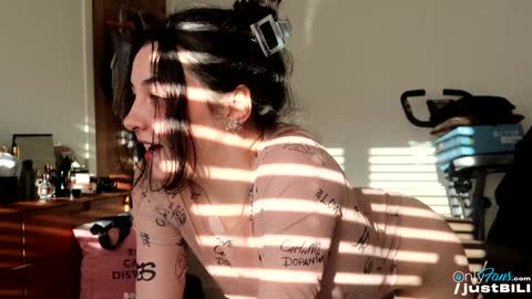 Snapshot of justbecauseiloveit chatting on January 30, 10:08 am Billie B William online show from January 30, 10:08 am