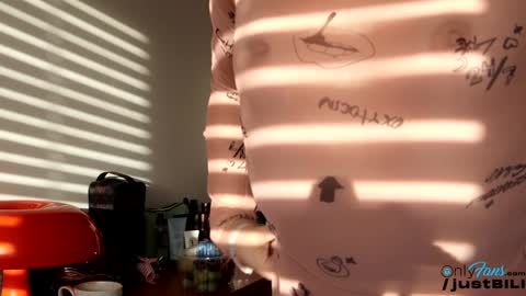 Snapshot of justbecauseiloveit chatting on February 3, 9:19 am Billie B William online show from February 3, 9:19 am