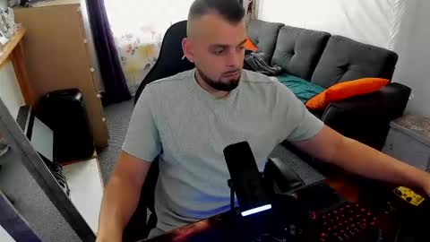 Snapshot of justforfunchriss chatting on October 16, 9:43 am justforfunchriss online show from October 16, 9:43 am